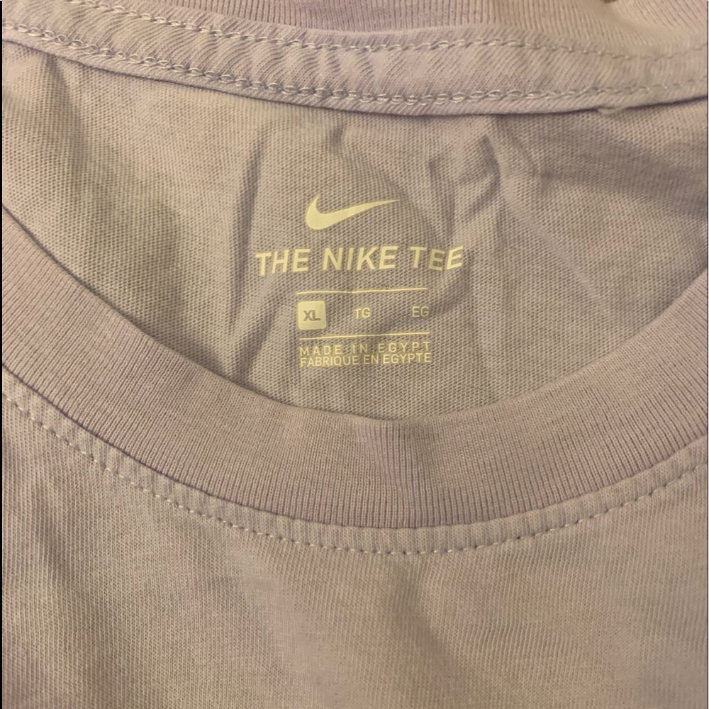 Girls Nike Purple T-shirt - Picture 2 of 2